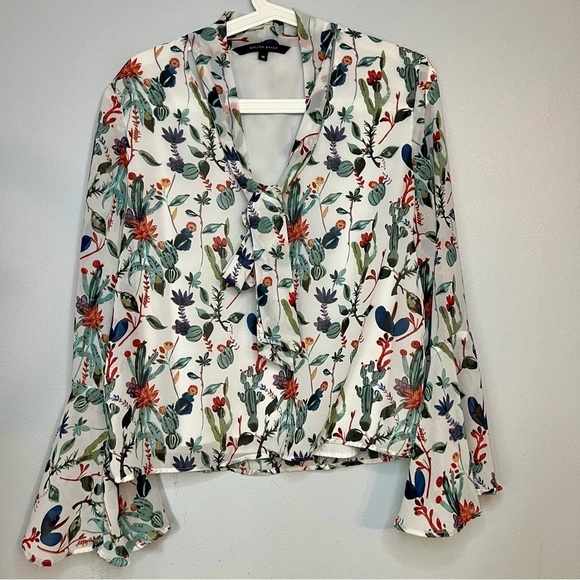 Walter Baker Women's Pullover Blouse Floral Bell Sleeve Tie Neck Lined Flowy M - Picture 1 of 9